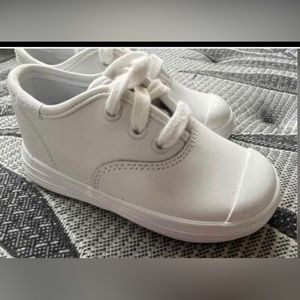 New, never worn toddler girl Keds. Size 6.5. I paid 65 dollars, asking 35